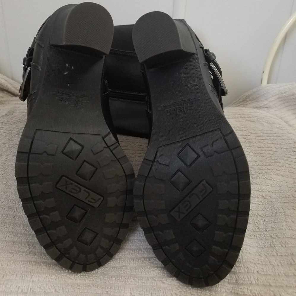 Boots - Picture 2 of 3